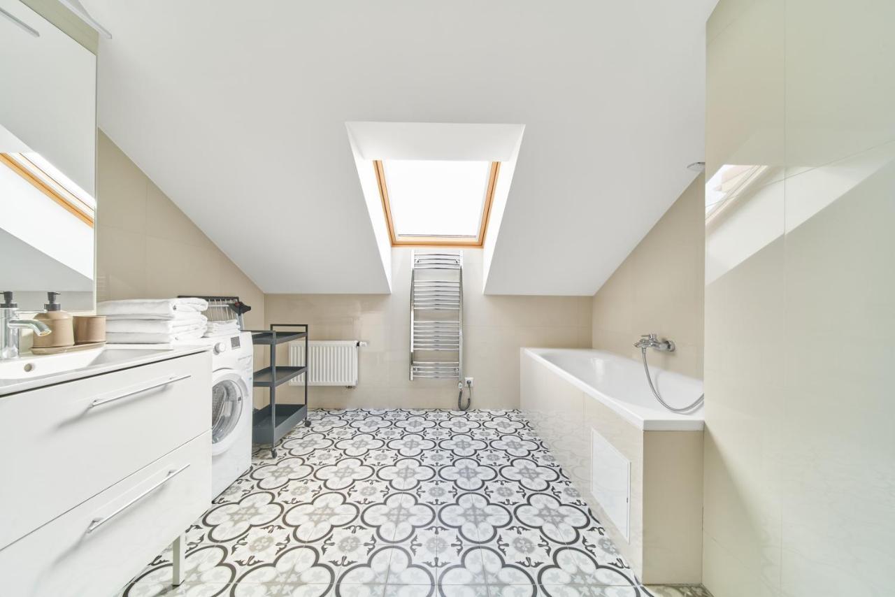Modern Two-Bedroom Apartment, Vilnius City Centre ภายนอก รูปภาพ